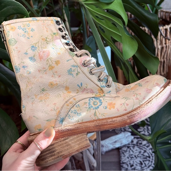 Pre-owned Free People Santa Fe Lace up Boot in Ivory Floral Worn Once US Size 7 - Picture 11 of 11